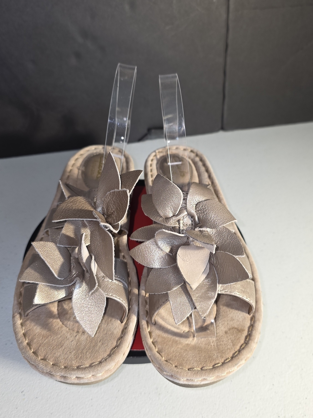 Clarks Artisan Amaya Lily Platinum Floral Strap Wedge Sandals Sz 8 - Picture 4 of 13
